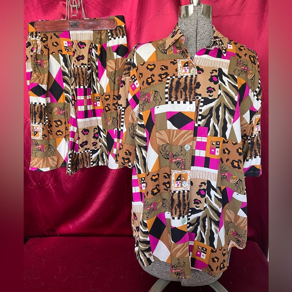 Kathie Lee Brown, Pink & Black Mixed Print Matching Blouse & Shorts Set